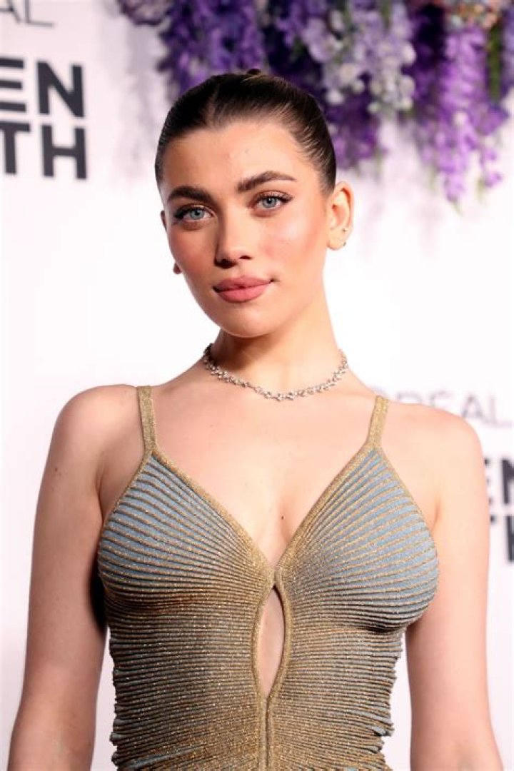 Amélie Zilber Net Worth - CelebNetWorth