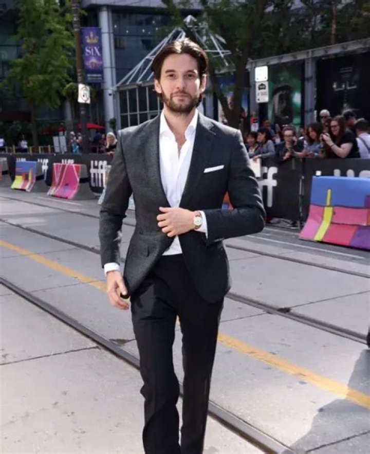 How tall is Ben Barnes