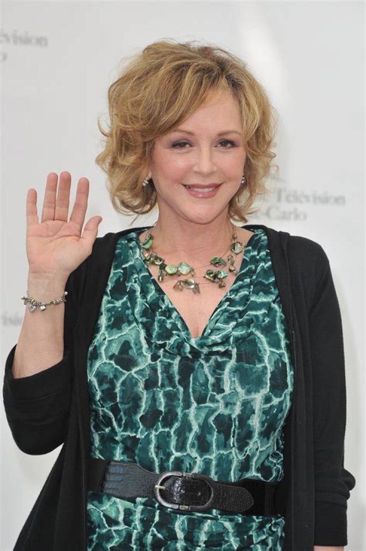 How tall is Bonnie Bedelia