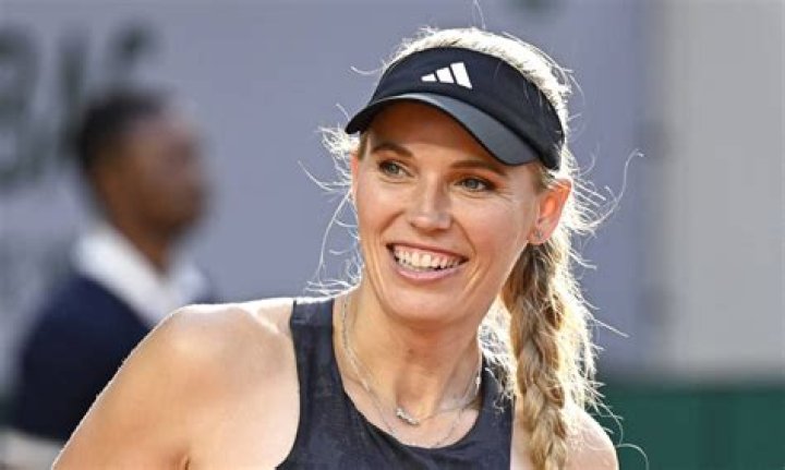 How tall is Caroline Wozniacki