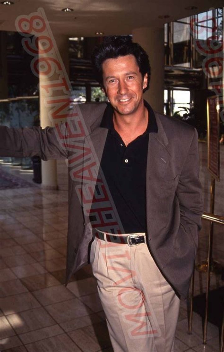 How tall is Charles Shaughnessy