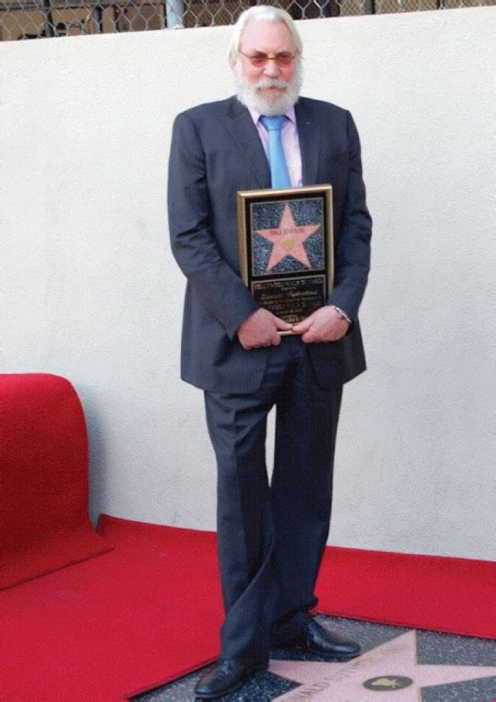 How tall is Donald Sutherland