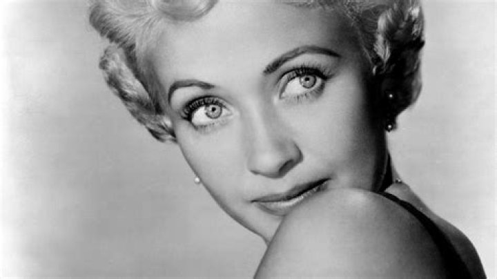 How tall is Jane Powell