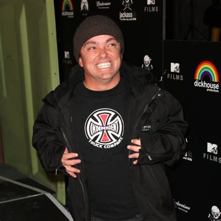 How tall is Jason Acuña