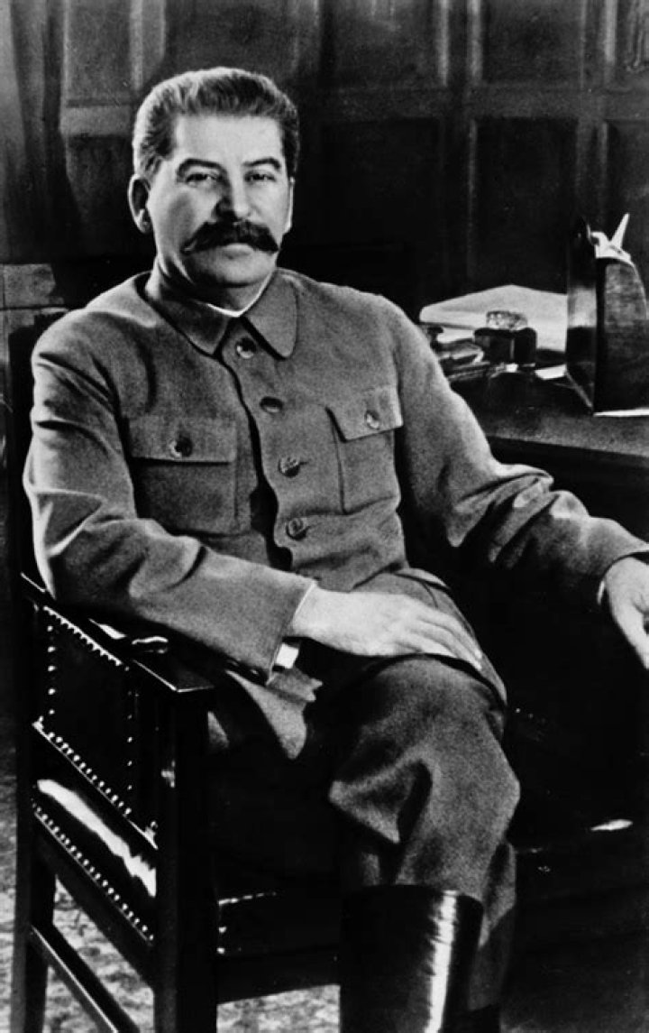 How tall is Joseph Stalin