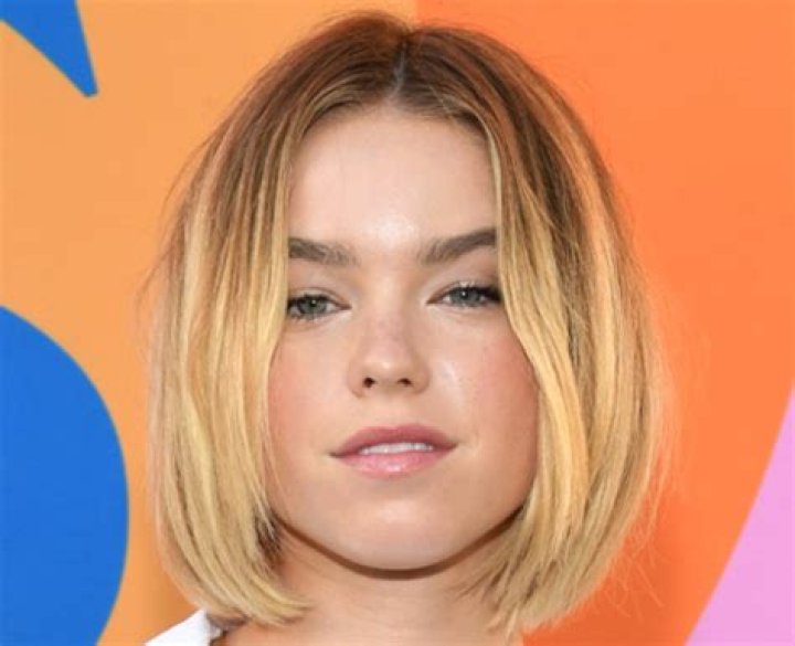 How tall is Milly Alcock