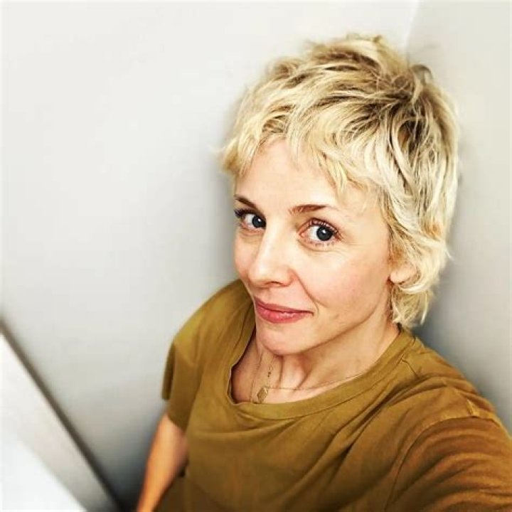 How tall is Sophia Di Martino