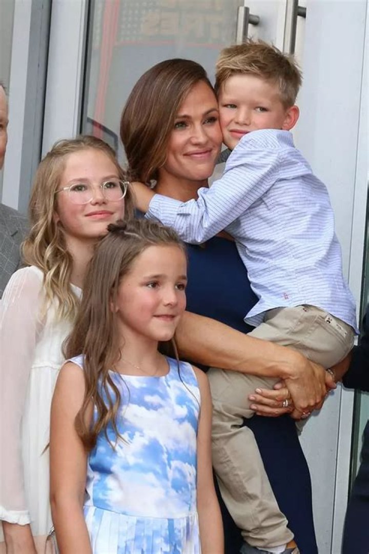 Jennifer Garner Net Worth. Meet Her Children, Parents. 2022