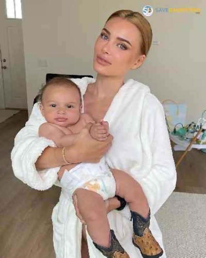 Lana Rhoades Age | Baby Milo, Plastic Surgery, Wiki, Net worth, Height (UPDATED)