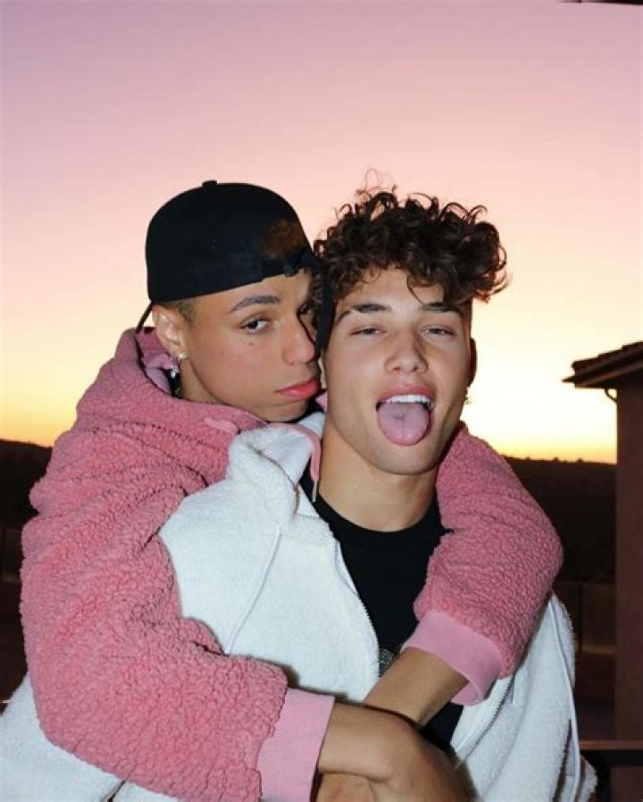 Larray Age | Wiki, Net worth, Bio, Height, Sexualilty, Boyfriend |