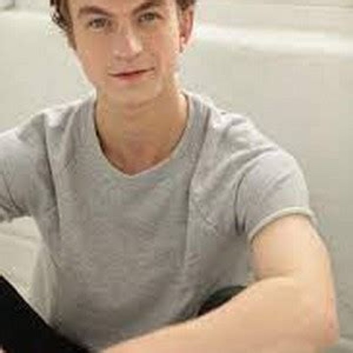 Rowen Kahn Age - Bio, Wiki, Height, Net Worth, Relationship (2023)