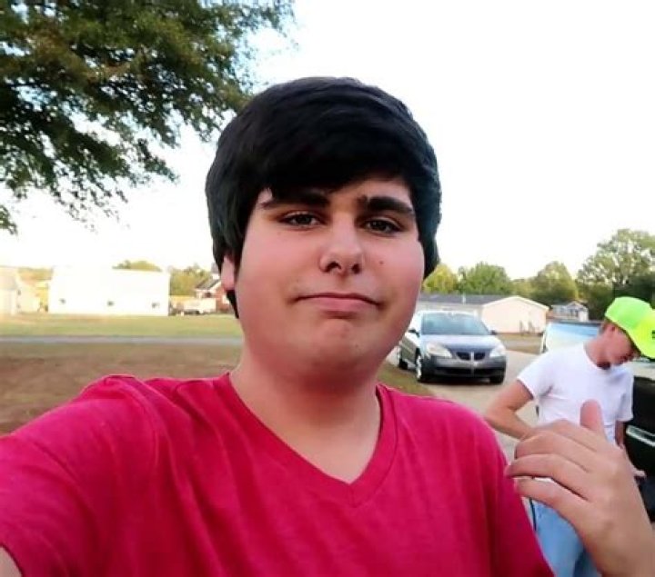 Where does Braydon Price live? His Girlfriend, Net Worth, Address, Age, House